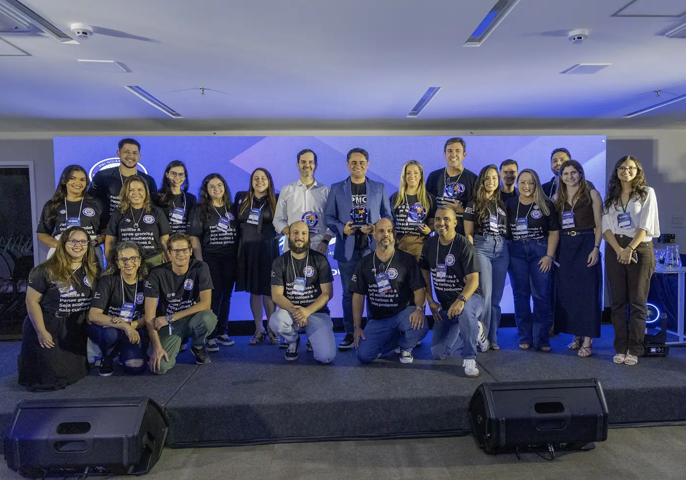 Comunidade reunida em foto de grupo do SGPL