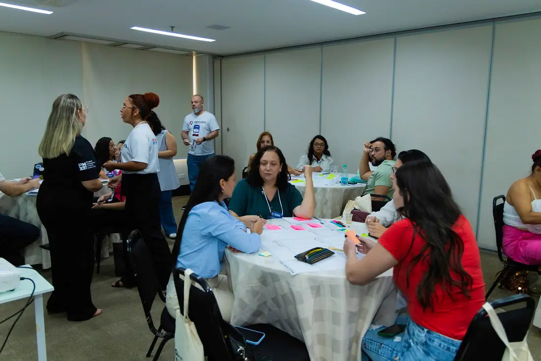 Workshop com dinâmica em grupo no 18º SGPL (2025).