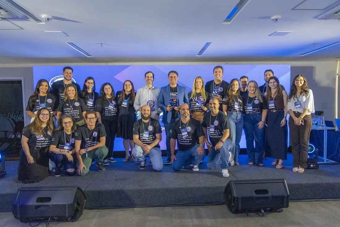 Comunidade reunida no palco do 18º SGPL (2025).